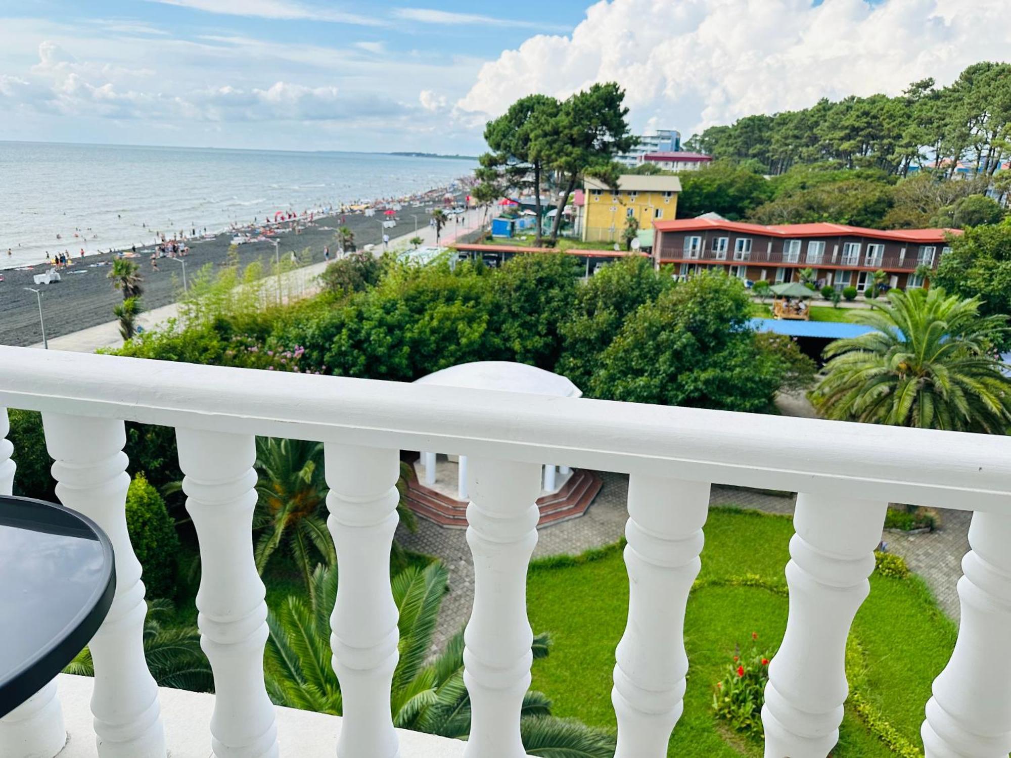 Claude Monet Beach Hotel อูเรคี ภายนอก รูปภาพ