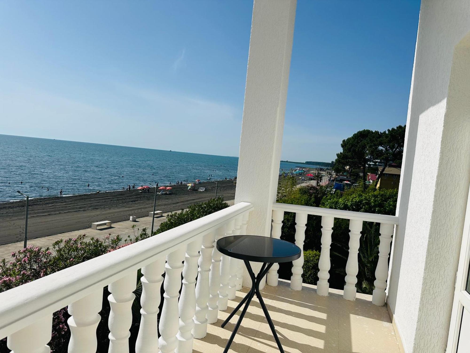 Claude Monet Beach Hotel อูเรคี ภายนอก รูปภาพ