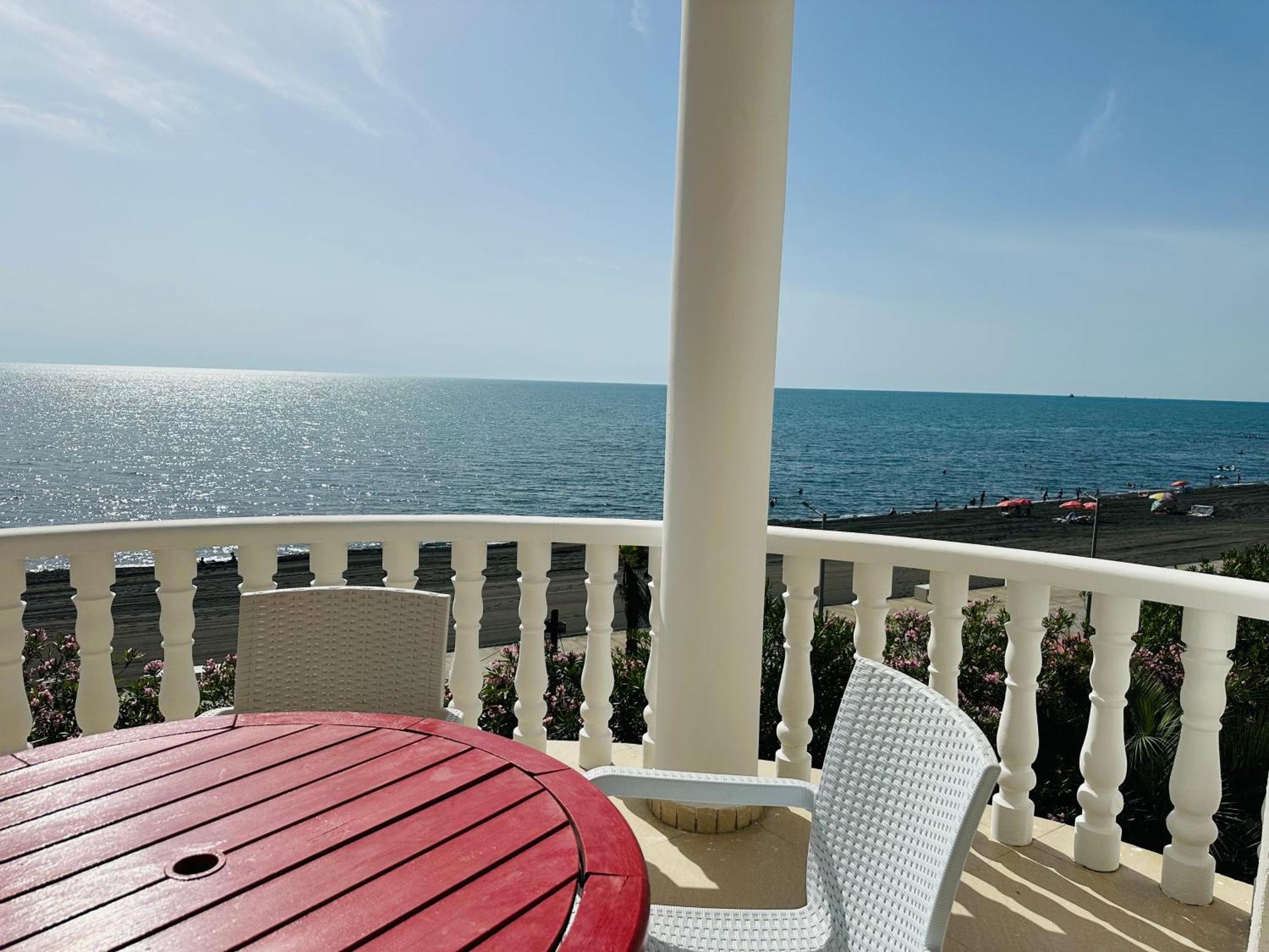 Claude Monet Beach Hotel อูเรคี ภายนอก รูปภาพ